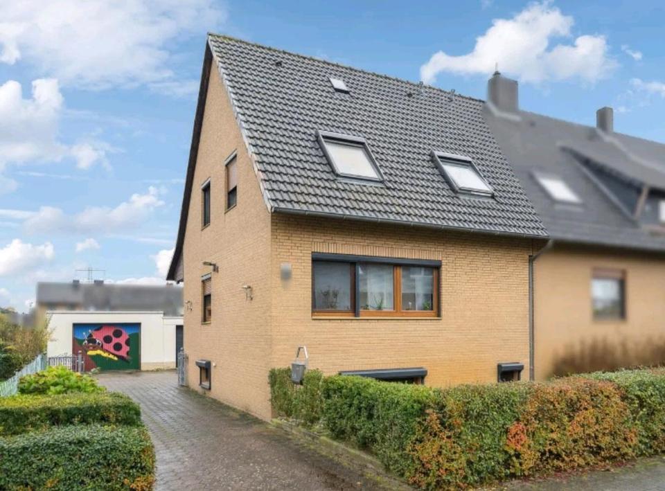 Charmantes Reihenendhaus mit Garten, Garage und viel Potenzial – ab Juni bezugsfrei