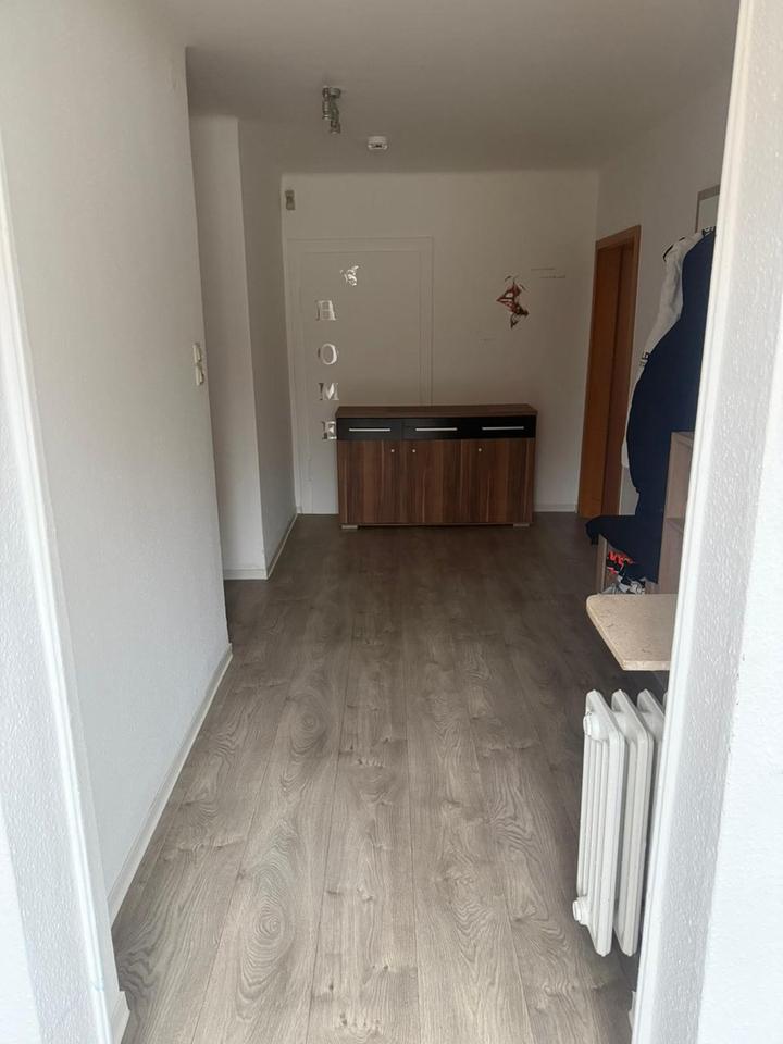 2 Zimmer , Küche ( Einbauküche VB 100 €) Essdiele, Dusche, Gäste-WC – Bild 7