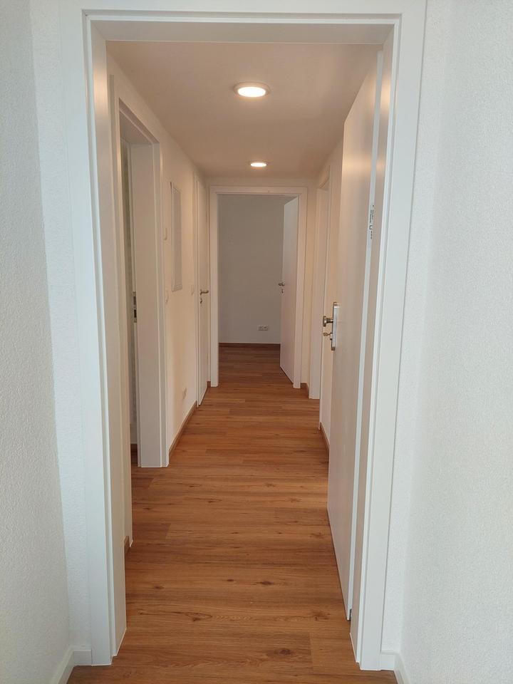 Helle kompl. renovierte 3-Zi.Wohnung mit neuer Einbauküche – Bild 11