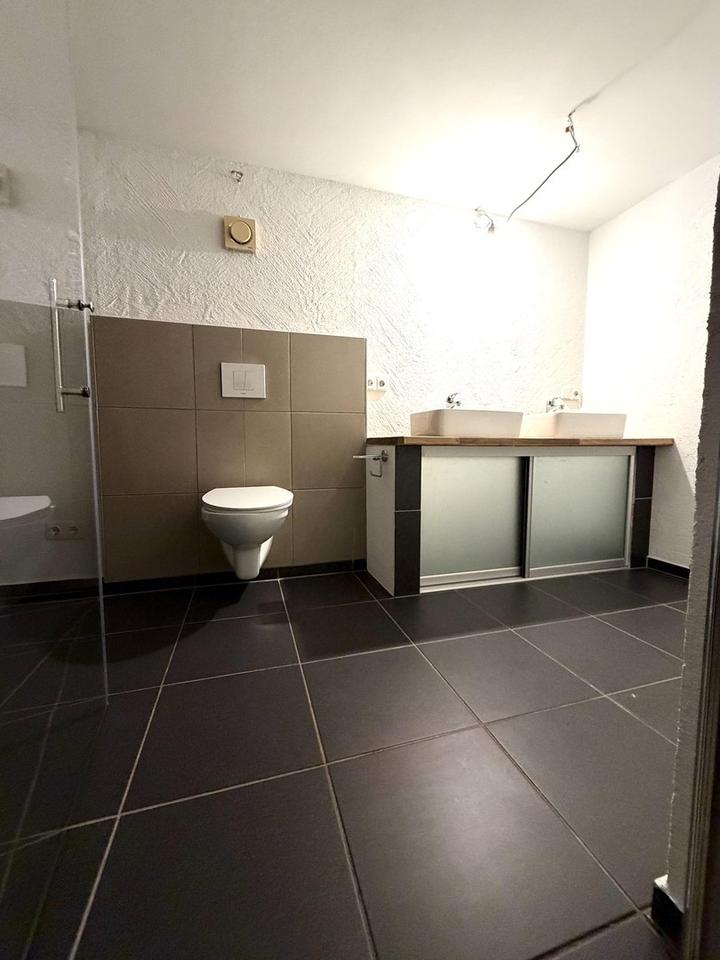 Modernes, großes, vielseitiges Haus inkl. Garage * in Kordel – Bild 24