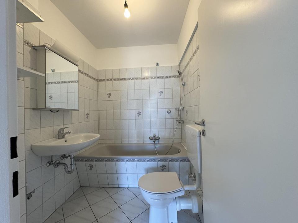 Charmante, großzügige 2-Zimmer-Wohnung mit Balkon in bester Lage auf der Berger Straße. – Bild 4