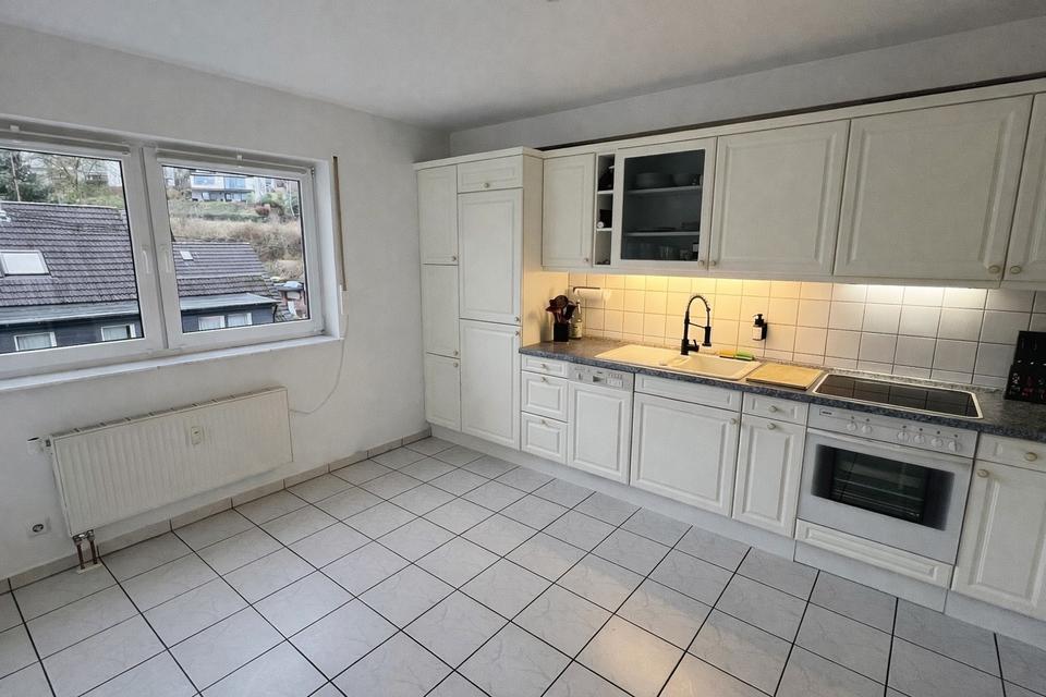 Modern wohnen: 2-Zimmer-Wohnung mit Balkon, Aufzug, Carport & Einbauküche – Bild 11