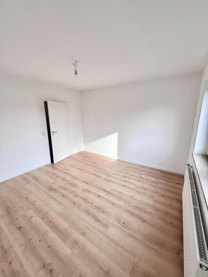 Neu sanierte, charmante 78qm 3 Zimmerwohnung mit Sonnenbalkon – Bild 7