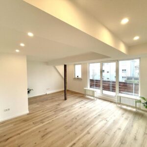 Frisch renoviert: 3 Zimmer, 2 Balkone, 2 Bäder, EBK