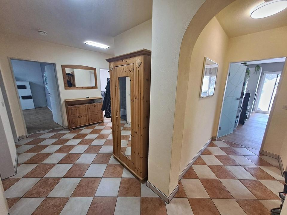 Charmante 4-Zimmer-Wohnung mit separater Wohnküche und zwei Bädern in Rosenheim zu verkaufen – Bild 5