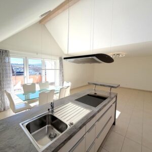 Lichtdurchflutete 98 m² Dachgeschosswohnung mit 3,5 Zimmer - Dachterrasse - Aufzug