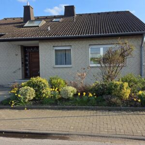 Großes Zweifamilienhaus in zentraler Lage von Bedburg