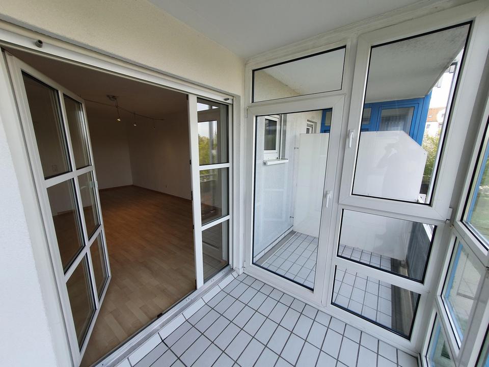 Große 1-Zimmer Wohnung mit separater Küche, großem Balkon und Lift – Bild 7