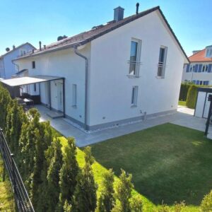 Moderne DHH, provisionsfrei, ideal für Familien.