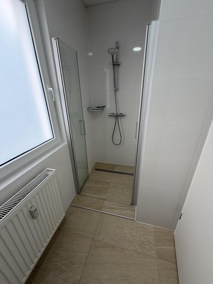 Helle freundliche 2 Zimmer Wohnung mit Einbauküche und Garten – Bild 5