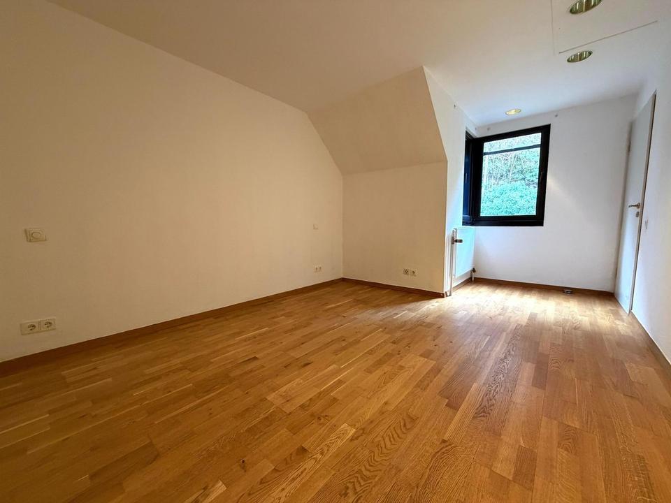 Modernes, großes, vielseitiges Haus inkl. Garage * in Kordel – Bild 12