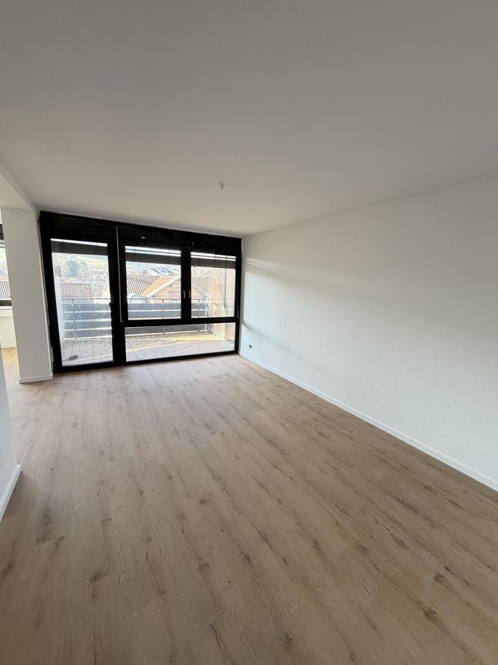 Charmante 3-Zimmer Wohnung mit Balkon - frisch renoviert