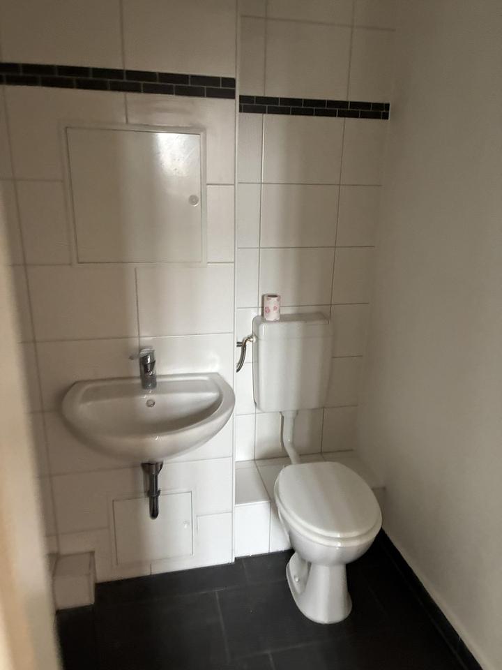 Renovierte und helle 1-Zimmer-Wohnung mit Duschbad – Bild 3