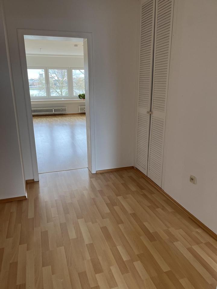 Wohnung mit exklusivem Rheinblick und Einzelgarage + Stellplatz – Bild 12