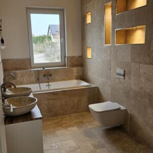 Hochwertiger Neubau-Bungalow,  Erstbezug, Badezimmer mit Natursteinfliesen, Einbauküche in Zossen