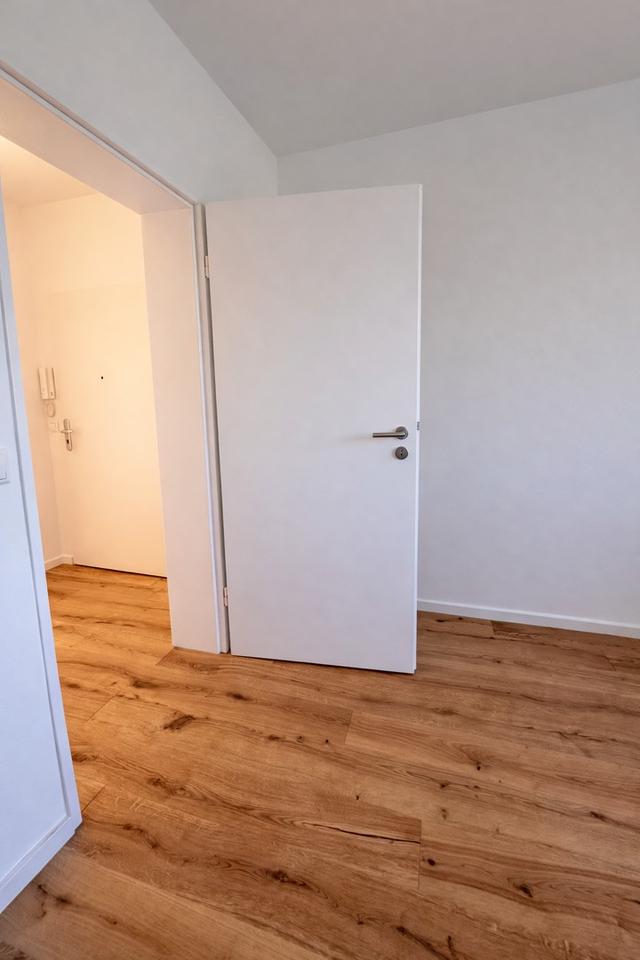Umfassend modernisierte 2-Zi.-Wohnung | Balkon | oberste Etage | nur 3 Parteien | provisionsfrei – Bild 12