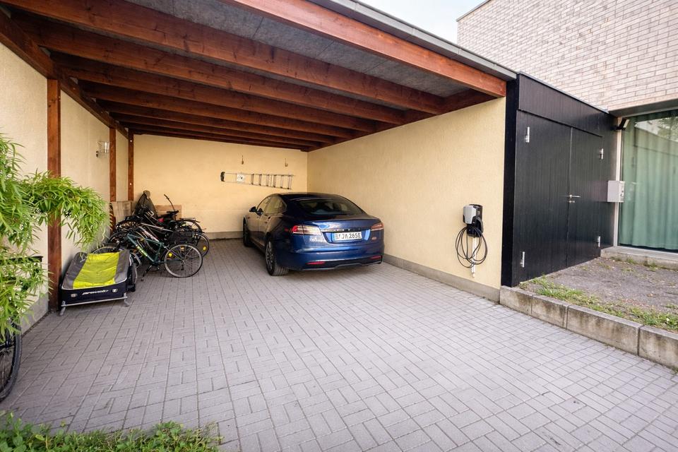 Herrschaftliche Hochparterrewohnung mit Terrasse, Kamin, Carport, in ruhiger Lage – Bild 20