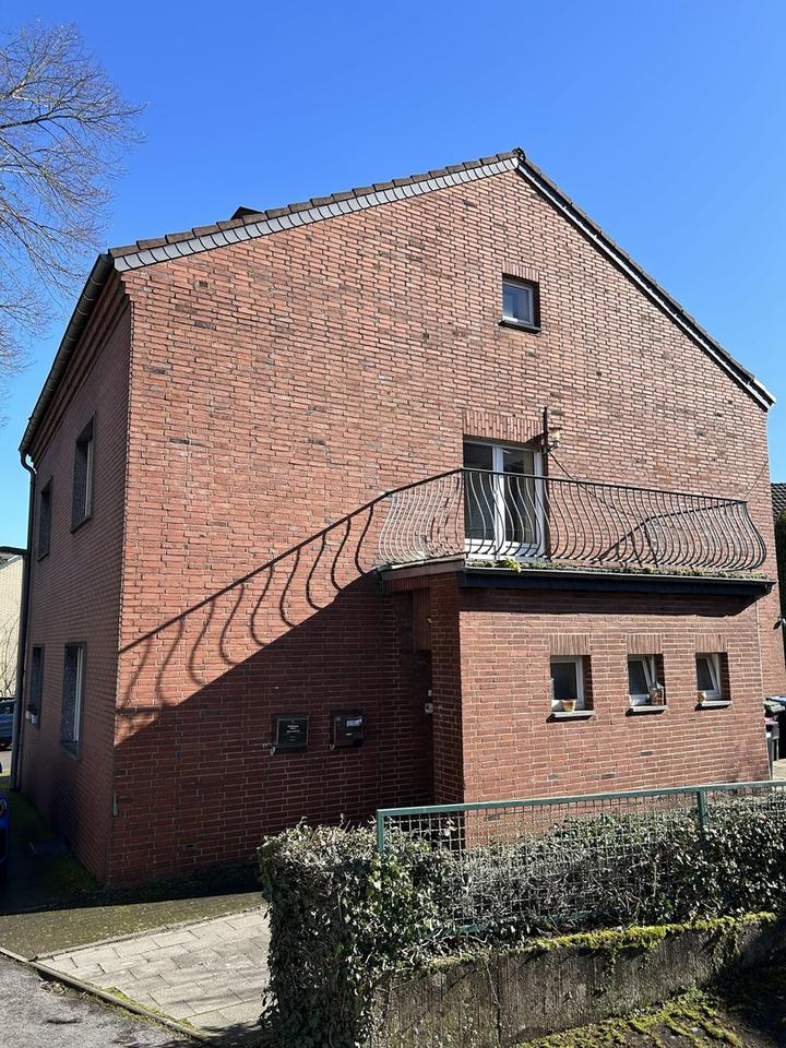 Zweifamilienhaus mit großem Grundstück in AC-Verlautenheide - Entwicklungspotenzial inklusive