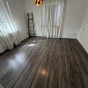 Helle freundliche 2 Zimmer Wohnung mit Einbauküche und Garten