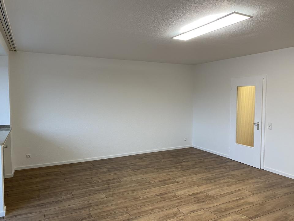 Sonnige 3ZKB beim Jung-Stilling KH, mit Aufzug, mit EBK, neues Bad gepl., elektr. Garage, renov. – Bild 23