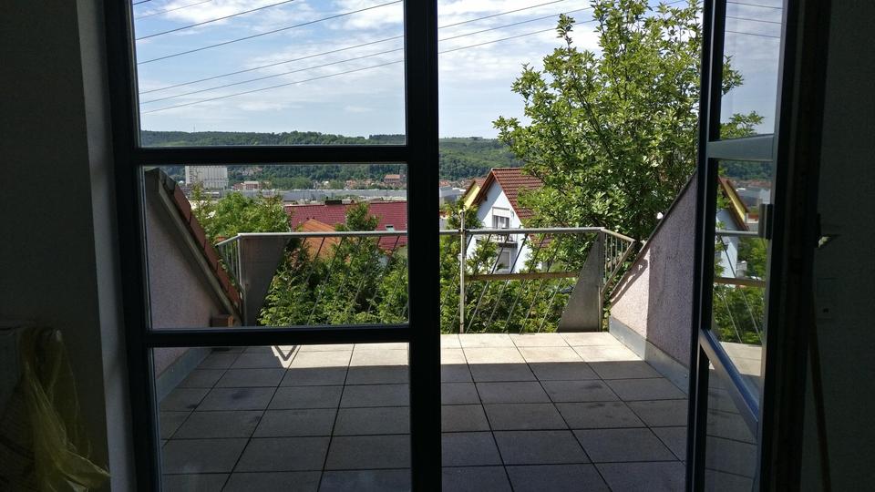 Charmante, Licht-durchflutete 3-Zimmer Maisonette-Wohnung mit großem Balkon und 2 Stellplätzen