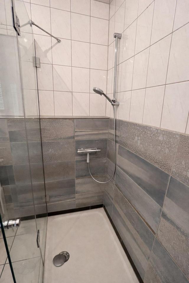 Moderne 2-Zimmer-Wohnung mit Balkon, Carport & Aufzug im Ortskern von Dieringhausen – Bild 16