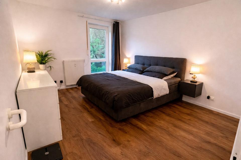 Modern wohnen: 2-Zimmer-Wohnung mit Balkon, Aufzug, Carport & Einbauküche – Bild 14