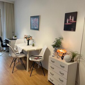 Möblierte 1-Zimmer-Wohnung 46qm mit Schlafnische und Loggia