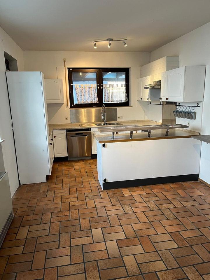 Sofort verfügbares, freistehendes 2 Familienhaus mit Garten in Hattenhofen ! – Bild 5