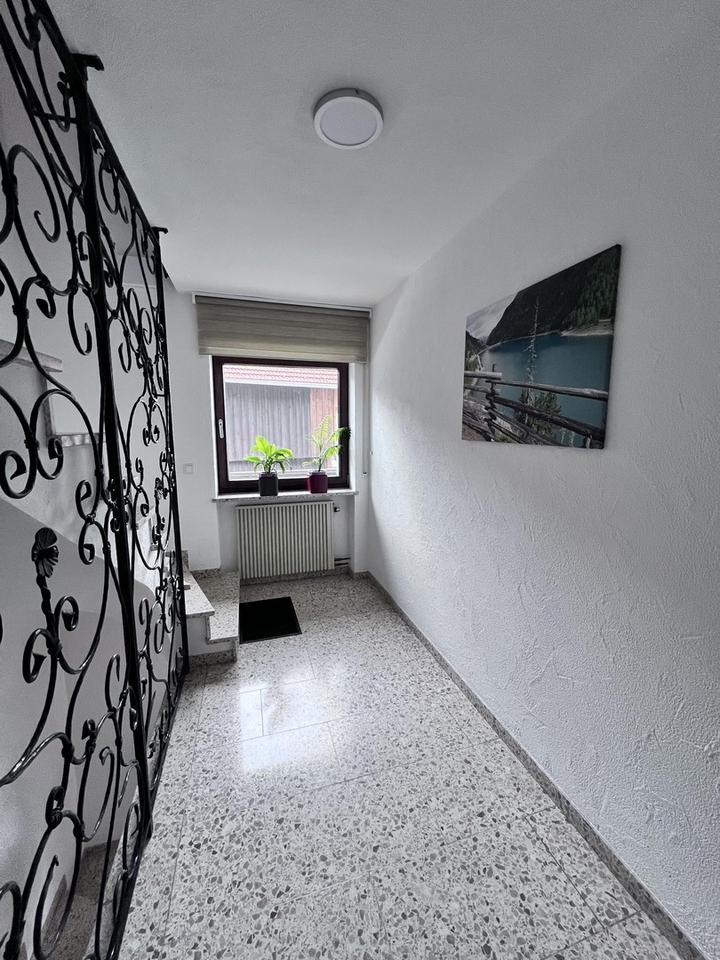 Idyllisch gelegene 5 Zimmer Wohnung – Bild 3