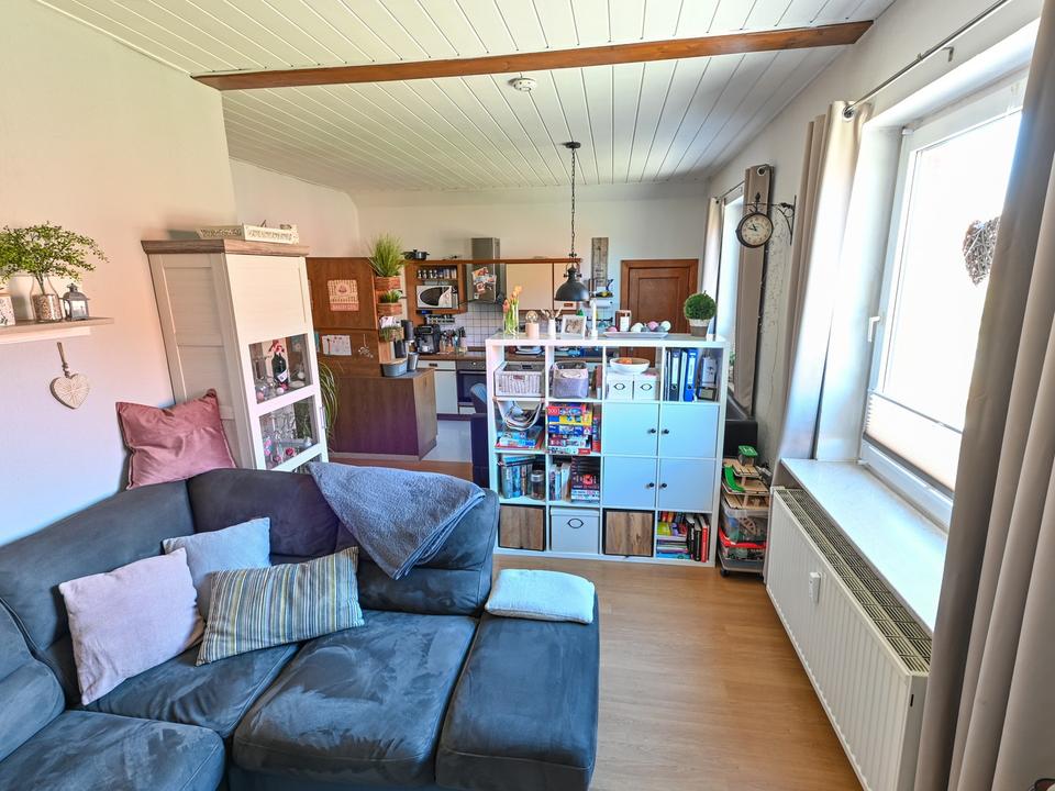 3-Zi.-Whg im 1. OG – günstig erneuerbar beheizt, ohne Garten, im Grünen – Bild 5