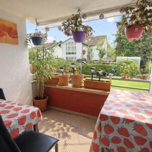 Charmante 3-Zimmer-Erdgeschosswohnung mit Loggia, EBK und Tiefgarage in zentraler Lage von Kelkheim