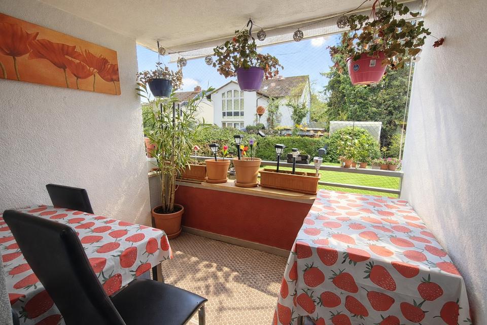 Charmante 3-Zimmer-Erdgeschosswohnung mit Loggia, EBK und Tiefgarage in zentraler Lage von Kelkheim