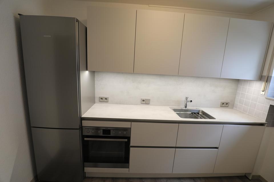 3 Zimmer Wohnung am Waldrand Balkon Stellplatz Einbauküche – Bild 7