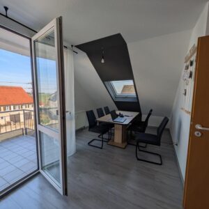 Gepflegte 2-Zimmer-Wohnung - Baujahr 1997- mit Balkon und eigener Garage