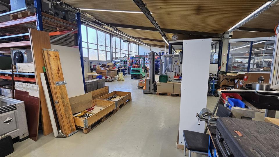 Firmenhalle / Industriehalle mit Bürotrakt – Bild 29