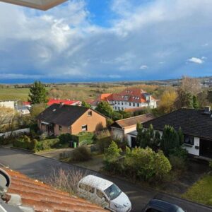 Weintor-Unicorn: 102m² Panorama  | Haus-Charakter | 2 Bäder + Balkone | 66cm Wand | Garage