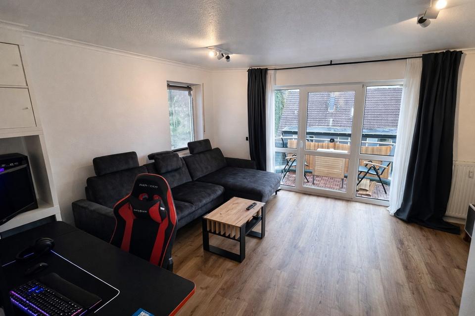 Modern wohnen: 2-Zimmer-Wohnung mit Balkon, Aufzug, Carport & Einbauküche – Bild 6