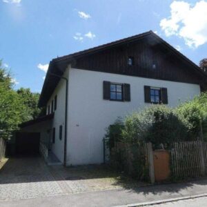 CHARMANTER LANDHAUS-KLASSIKER IM HERZEN VON GRÜNWALD