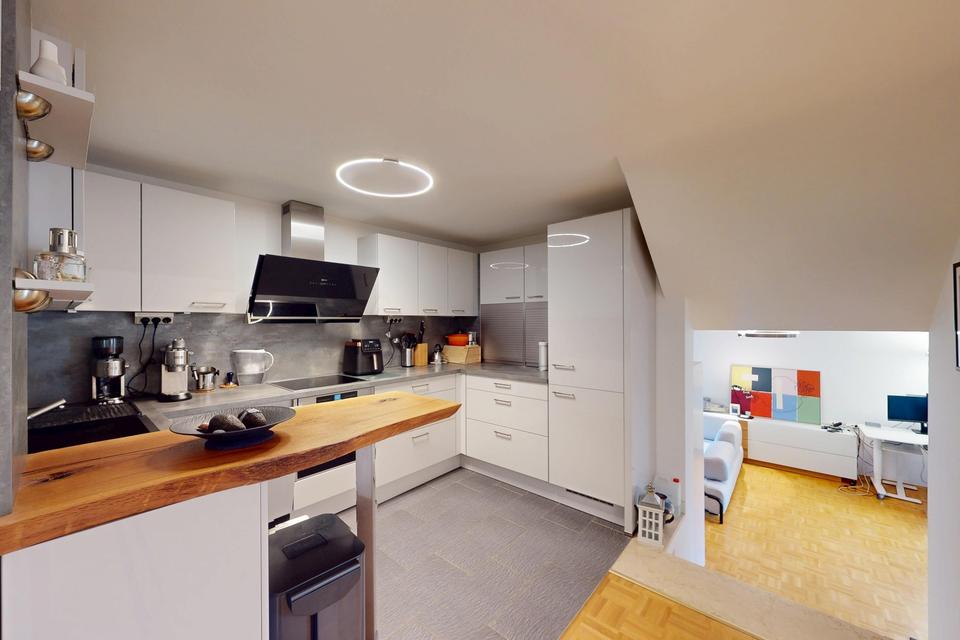 Teilbare Wohnung mit 2 Balkonen, 2 Garagenstellplätzen & Aufzug an der U-Bahn Münchner Freiheit – Bild 5