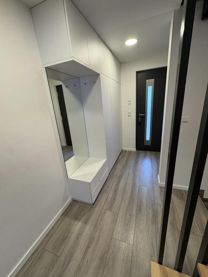 Kernsaniertes Reihenendhaus mit 2 Garagen – Bild 5