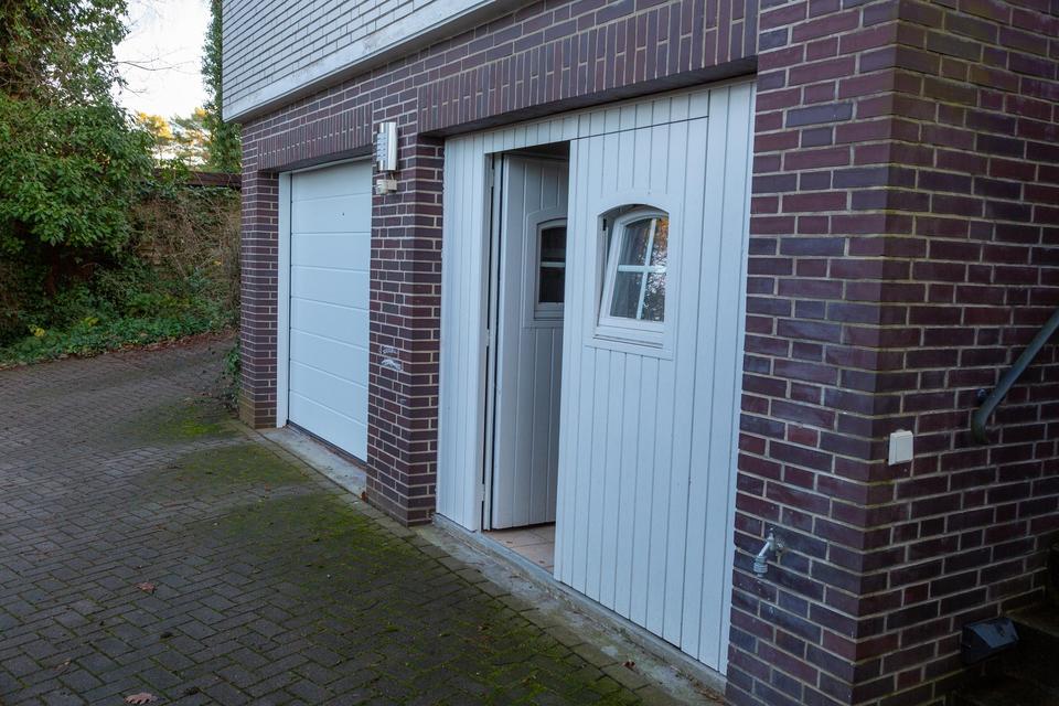 Großzügiges Ein-/Zweifamilienhaus in bester Lage mit tollem Garten – Bild 13