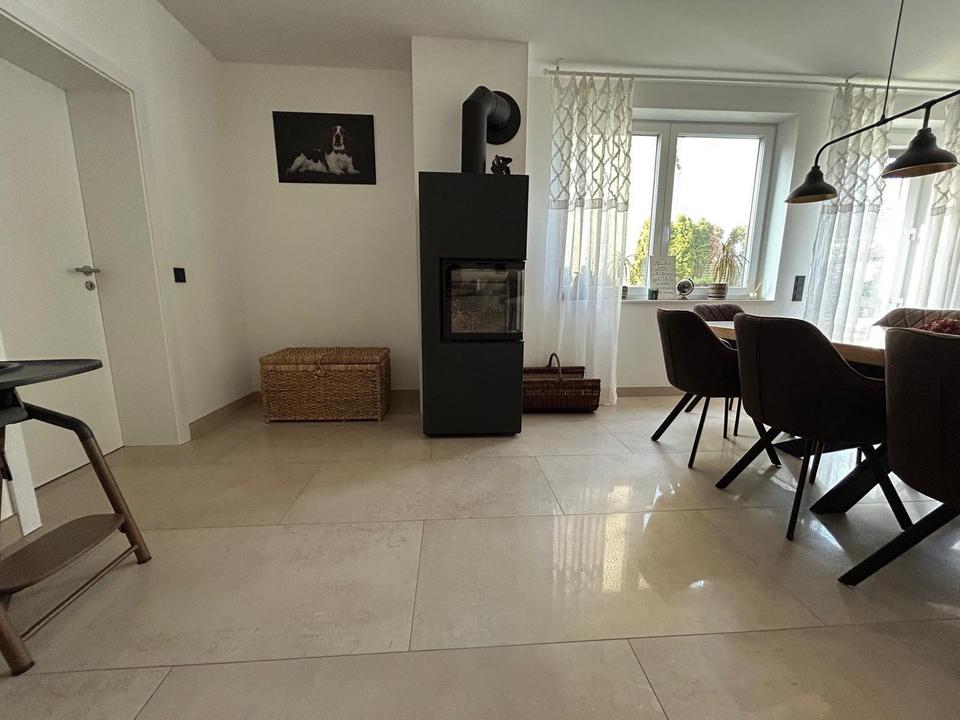 Offene und großzügige 3,5-Zimmer-Wohnung mit Garten & Kamin – Bild 7