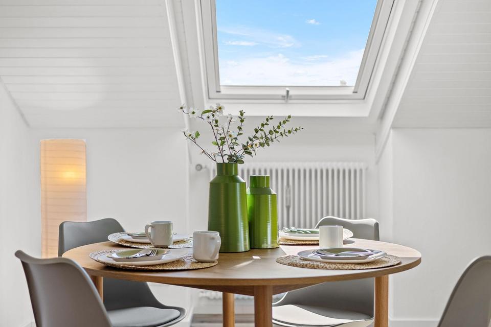 Sofort einziehen! Helle, moderne und lichtdurchflutete 3 Zimmer Wohnung in top Lage in Neutraubling – Bild 2