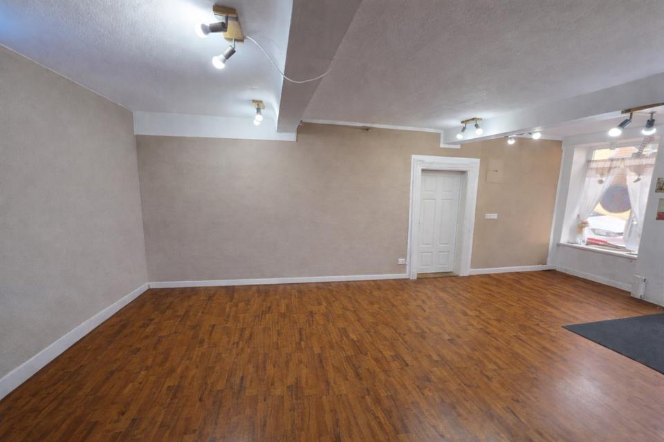 Repräsentativer Laden im Ohm-Geburtshaus – Gefragte Bestlage am Uni-Campus & kubic – Bild 3