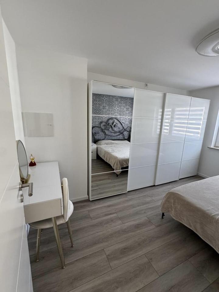 Kernsaniertes Reihenendhaus mit 2 Garagen – Bild 12