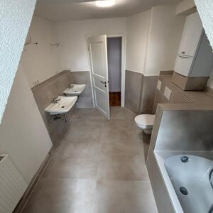 Frisch renovierte 6-Zimmer-Wohnung in Kassel Kirchditmold – ideal auch als WG-Gründung!