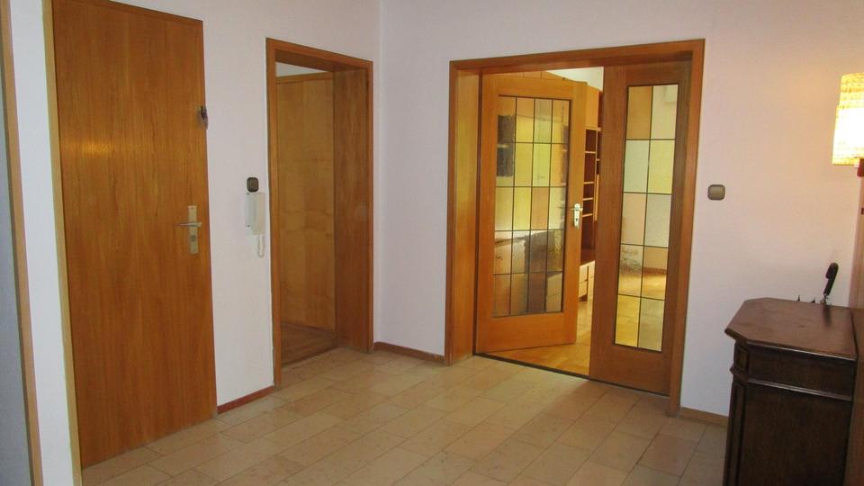 Große helle Wohnung mit großem Garten, in bevorzugter Wohnlage – Bild 10