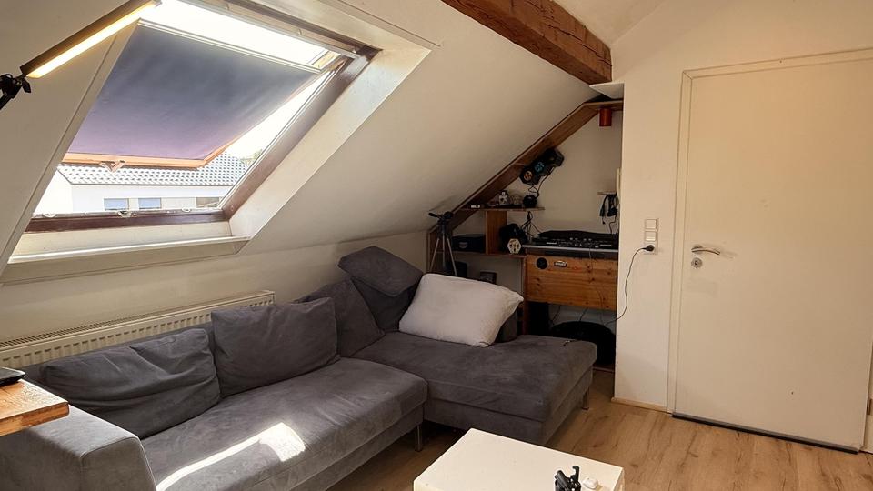 Vermietete DG-Wohnung mit 7,2 % Rendite — renoviert (inkl. Elektrik), Energieklasse B, prov.frei – Bild 3