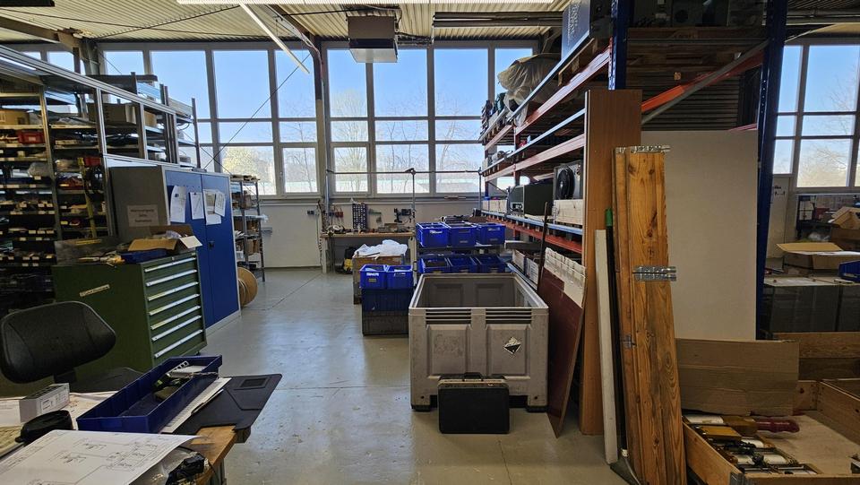 Firmenhalle / Industriehalle mit Bürotrakt – Bild 30